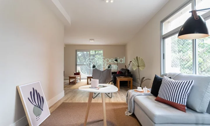 Imagem Conforto e praticidade são reunidos neste apartamento de três suítes no Campo Belo. Saindo do hal...