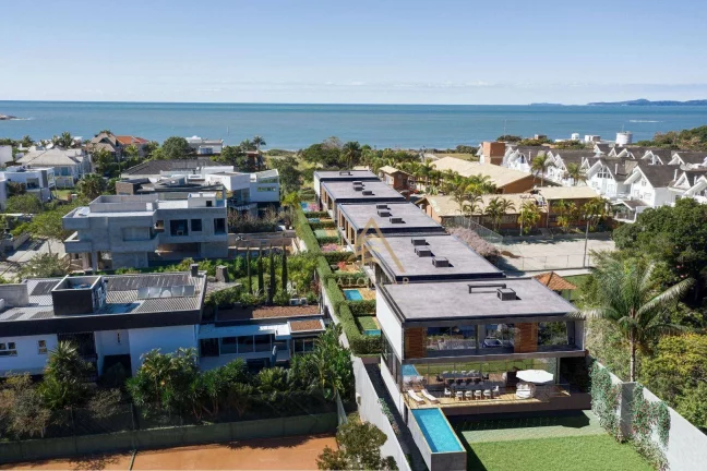 Imagem Casa com 4 dormitórios à venda, 298 m² por R$ 6.890.000,00 - Praia do Estaleiro - Balneário Camboriú/SC