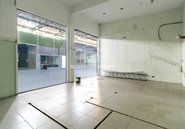 Imagem Loja comercial com 700m² - Galeria com 18 Lojas - Portas com 24 metros de frente, com bastante Visibilidade.
