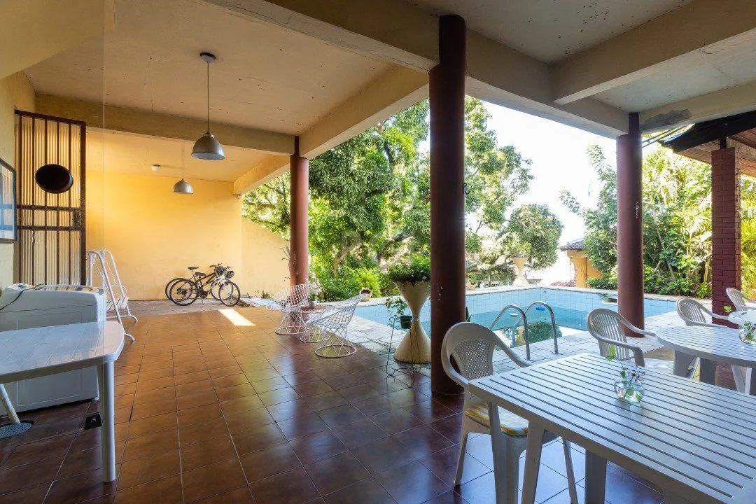 Imagem Sobrado com 345m² privativos, 3 suites, 2 vagas, churrasqueira. pátio com piscina - Bairro Cristal