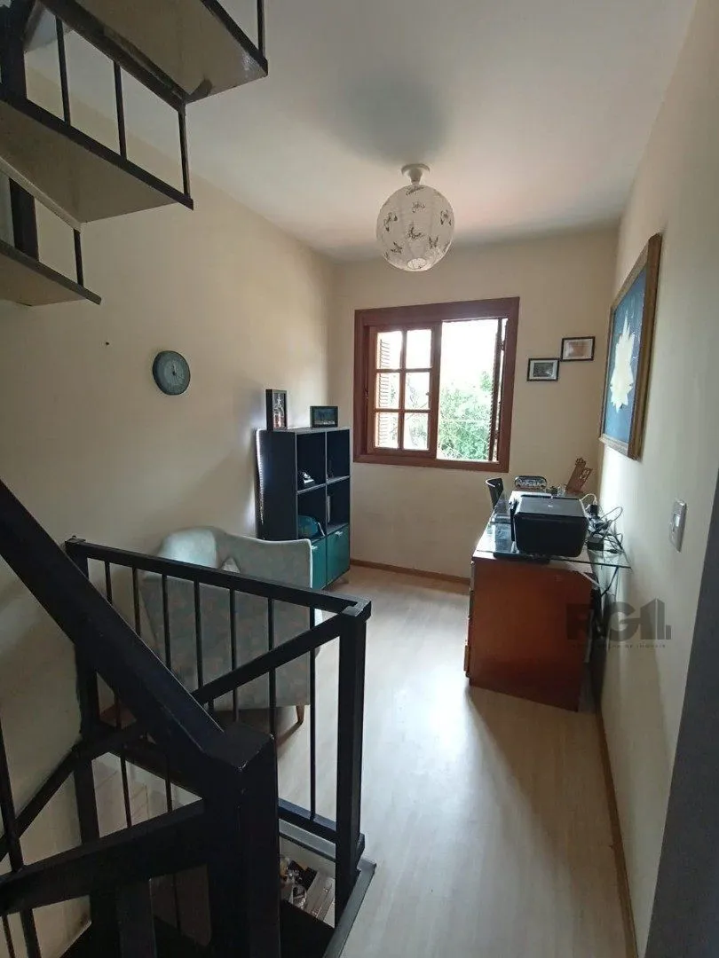 Imagem Casa em Condomínio com 96m² e 3 dormitórios no bairro Tristeza em Porto Alegre.