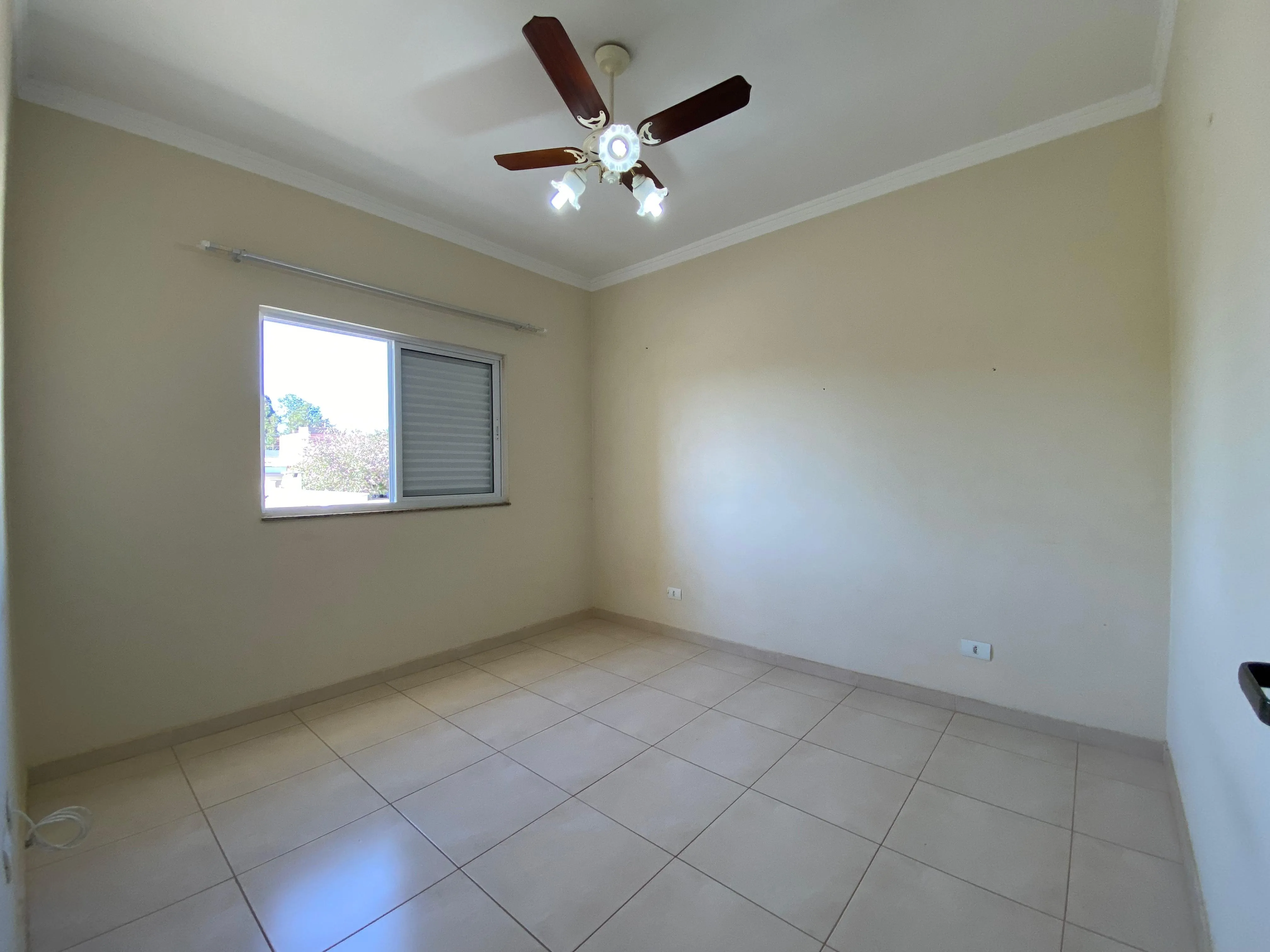 Imagem Excelente Oportunidade, Casa de 347M² de 3 Dormitórios sendo 1 Suíte Master à 10min. do Parque Campolim