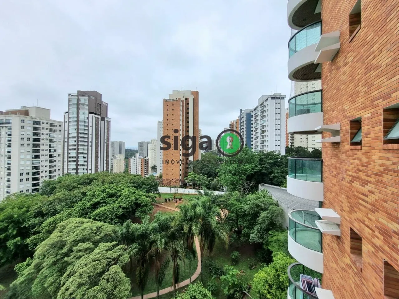 Imagem VENDE no Morumbi (Vila Suzana) Apartamento com 4 suítes, 4 Vagas + Depósito