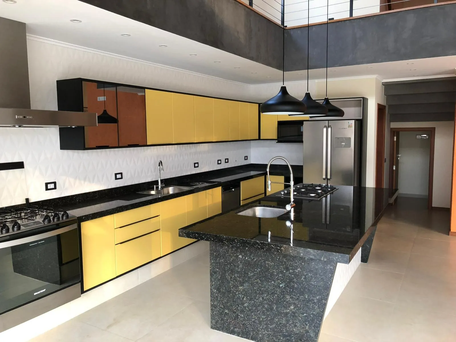 Imagem LINDA CASA CONDOMÍNIO CASTANHEIRA!! 370M²