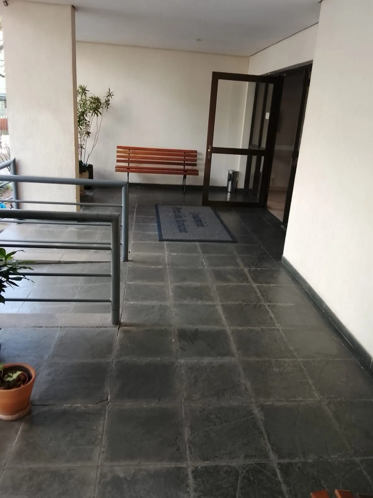 Imagem Excelente Apartamento 3D, transformado em 2D, closet mobiliado c/ vaga - Cidade Baixa - Preço Atrativo