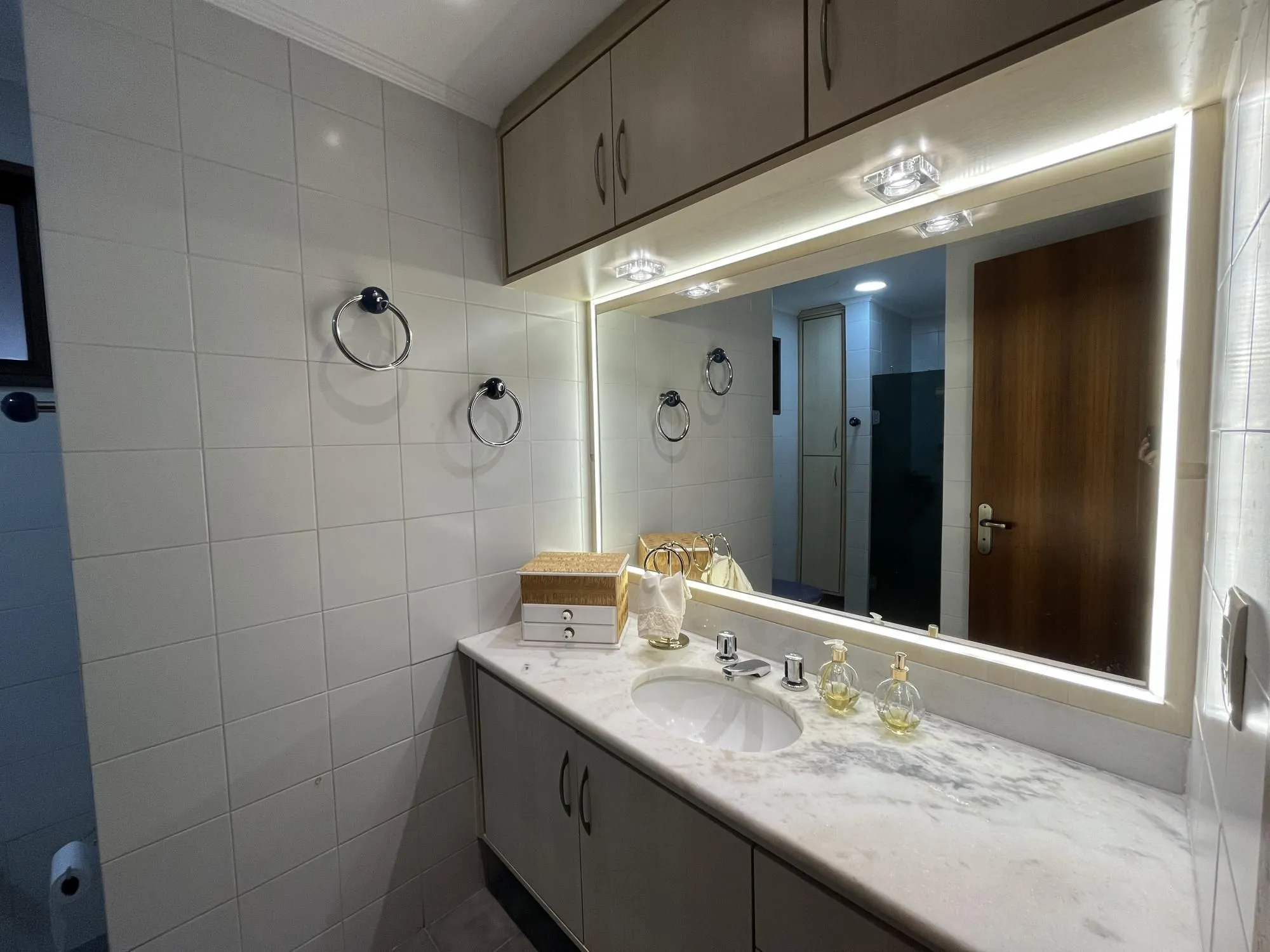 Imagem Apartamento de 2 quartos, suíte, churrasqueira, lareira e garagem Bela Vista POA