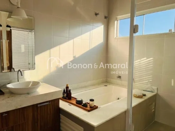 Imagem Excelente casa à venda em condomínio fechado em Valinhos/SP, com segurança 24 horas e área verde...