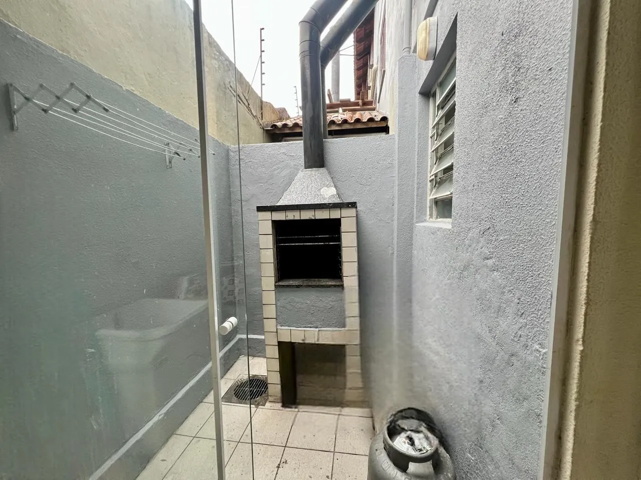 Imagem Casa em condomínio fechado com 94m2, 3 dormitórios no bairro Camaquã.
