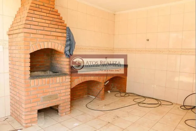 Imagem Atenção: Chegou a sua Oportunidade de comprar um Sobrado no Socorro com Desing EUROPEU. Vendo lindo sobrado no bairro do Socorro, imóvel com um Stilo totalmente diferente dos outros que você visitou, esse imóvel conta com 4 Dormitórios, sendo 1 Suíte, Arm