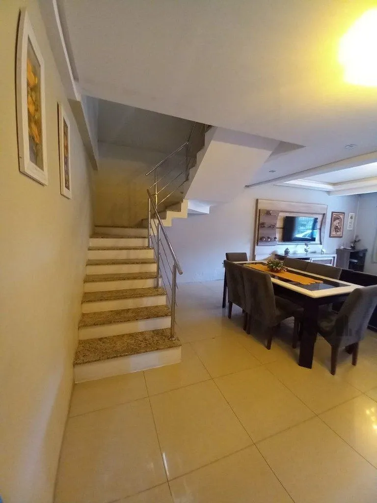 Imagem Casa com 4 dormitórios no bairro Vila Nova