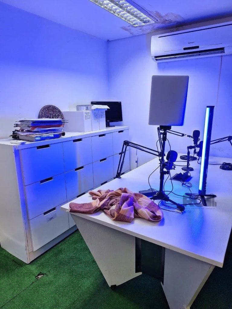 Imagem casa misto -7 salas - 325,12 m² - Menino Deus