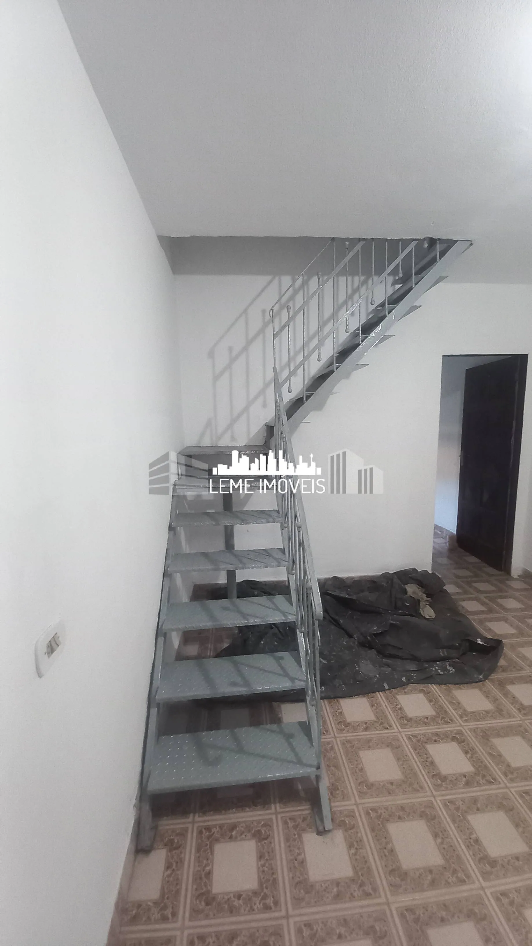 Imagem SOBRADO AMPLO COM DOCUMENTAÇÃO 100%!!! FINANCIE E UTILIZE O FGTS!!!