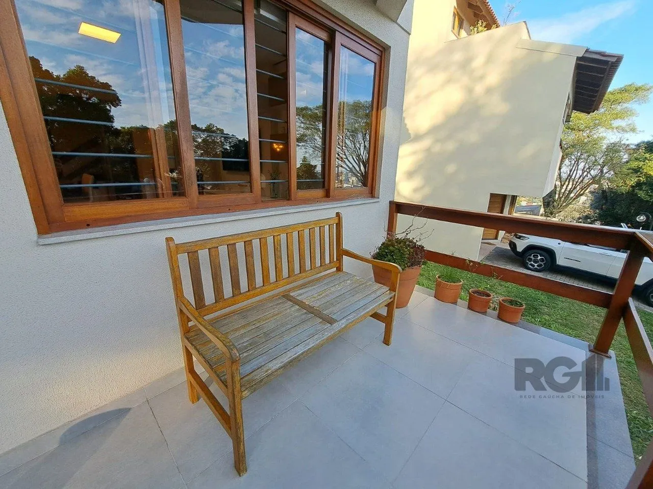 Imagem Casa em Condomínio com 03 quartos e 02 vagas no Bairro Nonoai