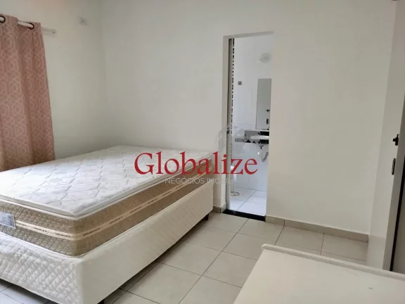 Imagem Sobrado com 3 banheiros, 1 social e 2 suítes com garagem privativa possui ar condicionado São Jorge -Santos R$425.000