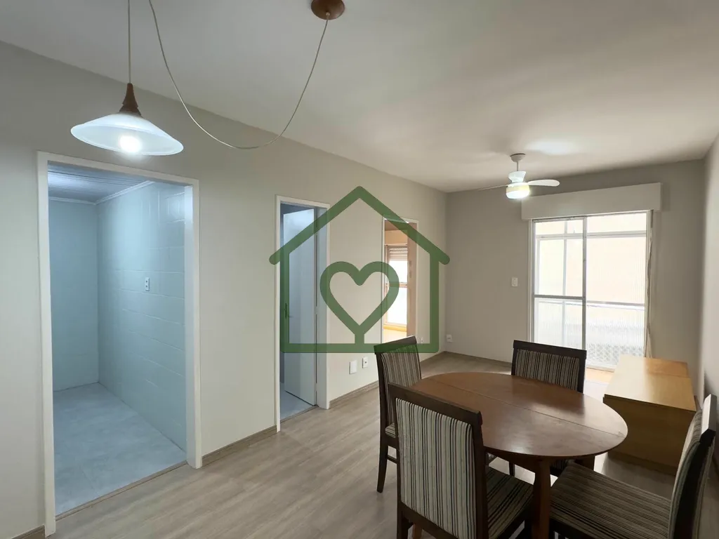 Apartamento 1 dormitório, com sacada, semi mobiliado, living 2 ambientes, cozinha e 1 banheiro soci...