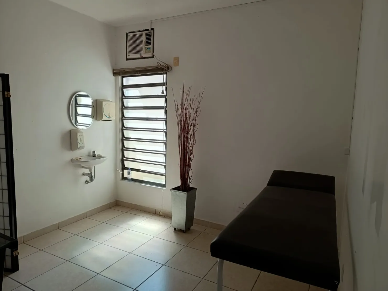 Imagem Comercial para Locação 210M², Centro, Taubaté - SP