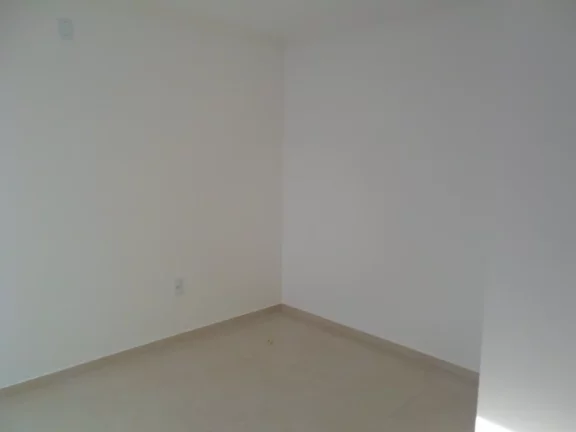 Imagem Casa Linear composta por: 2 quartos, sendo 01 suite, Sala de estar e jantar, Banheiro Social, Cozinha Americana, área de serviço, vaga de garagem; ár