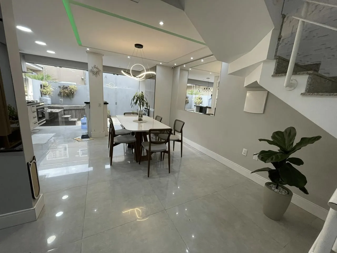 Imagem casa 3 dormitórios (1 s máster) 136,4 M² churrasq. lareira Jacuzzi Igara Canoas.