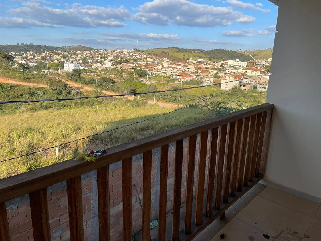 Imagem Vendo uma excelente casa em Crucilândia/MG ( valor 500.000,00 )