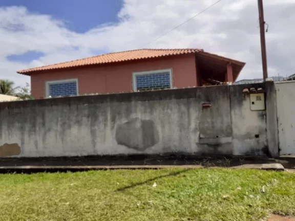 Imagem Casa linear composta de 2 quartos sendo uma suíte sala ampla 3 vagas de garagem em bairro residencial a 5 minutos do centro de Guarapari