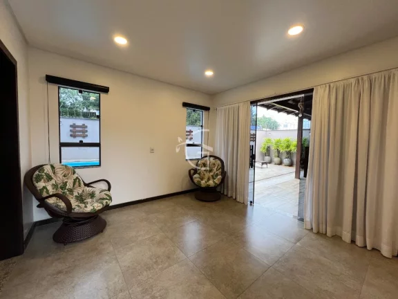 Imagem Venha se encantar com esta incrível casa localizada no prestigiado bairro Vila Nova, em Joinville.