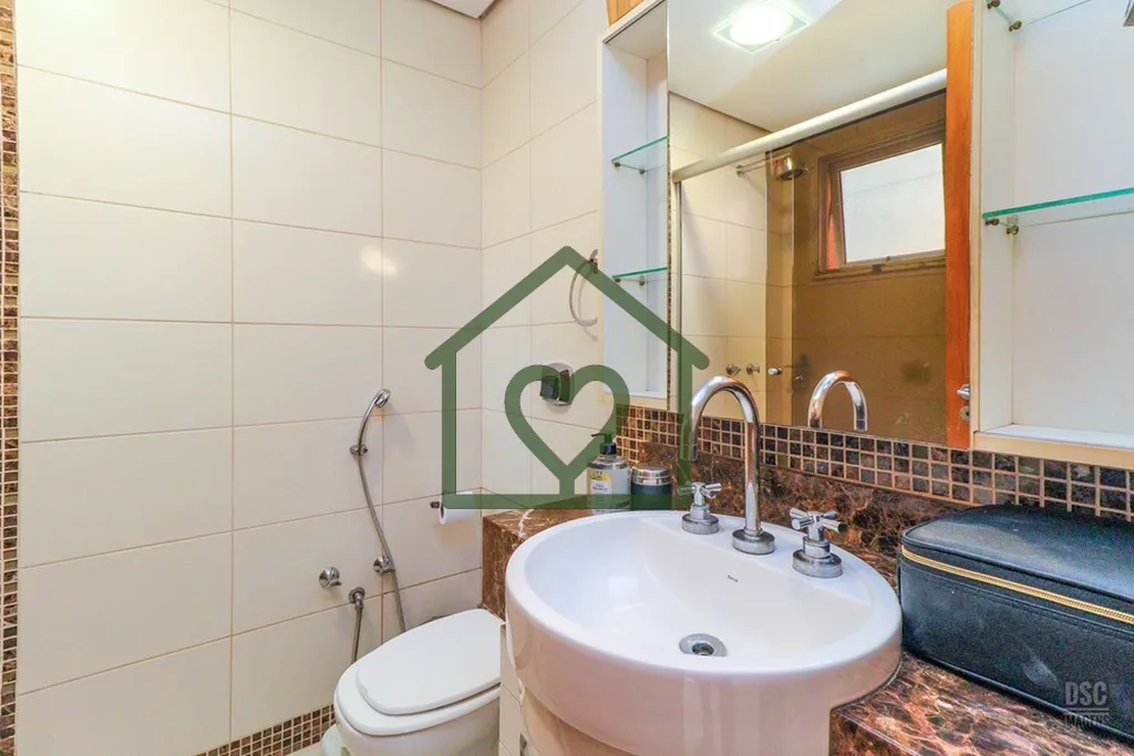 Imagem LINDA COBERTURA DE 200M² , 3 dormitórios sendo 1 suíte, 2 banheiros social, mais banheiro auxilia...