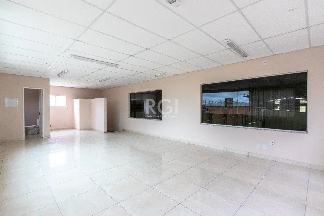 Imagem Pavilhão com área construída de cerca de 900m²
