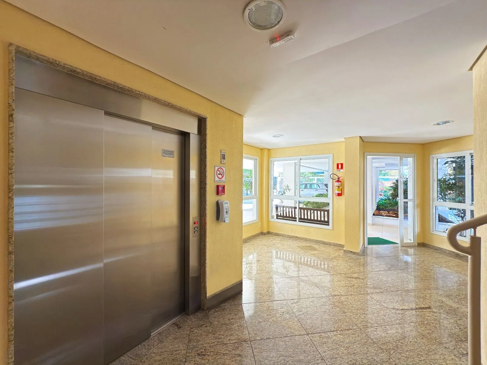 Imagem Excelente apartamento de 3 dormitórios, 1 suíte e 2 vagas de garagem.