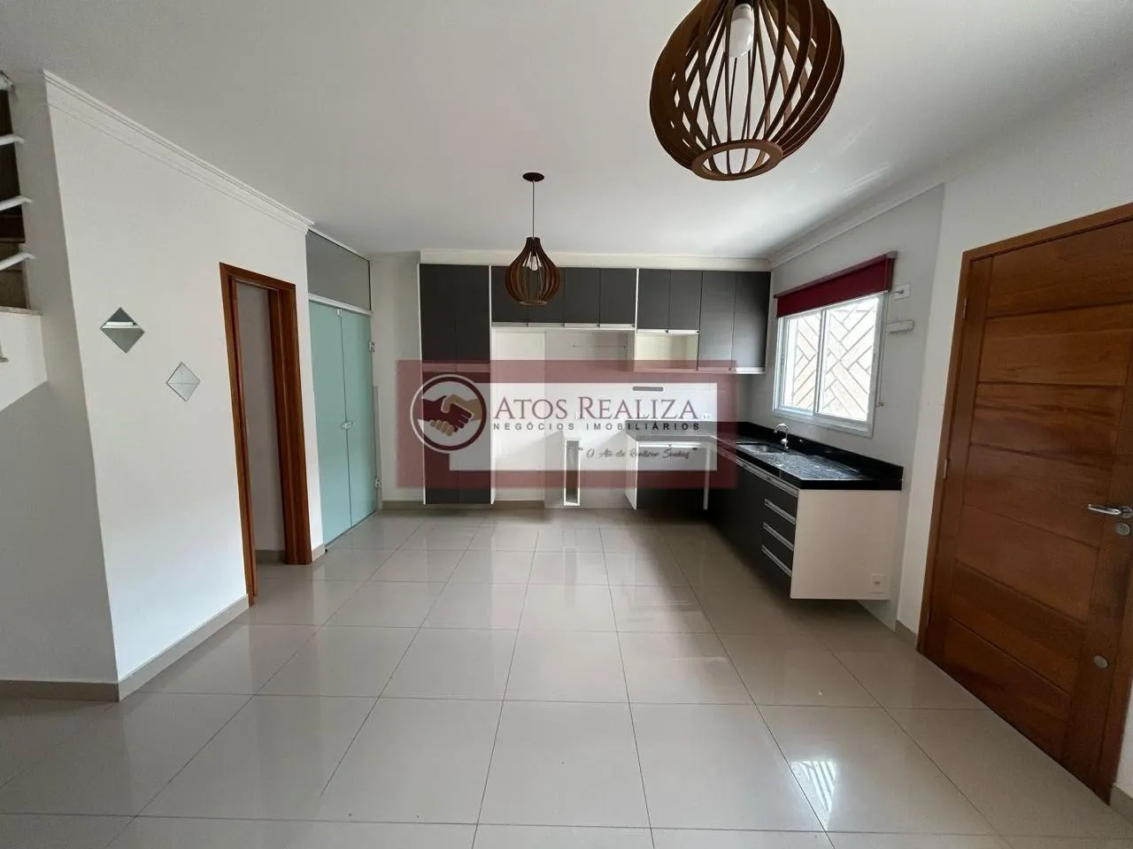 Imagem Sobrado à Venda no Jardim Ubirajara, Região de Interlagos SP, 2 Suítes, Lavabo, 2 vagas de Garagem, 70m²