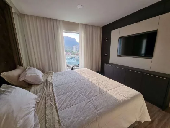 Imagem Linda Casa Alto Padrão de 460m2 à Venda, 4 Suítes, Bairro Pedra Branca em Palhoça, SC.