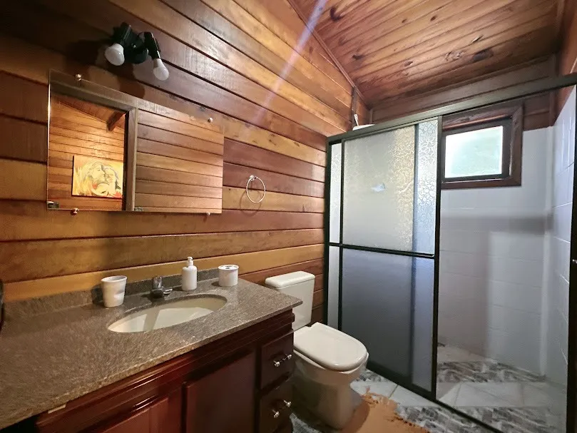 Imagem Belíssima Casa no Condomínio Porta do Sol com piscina e casa de hóspedes