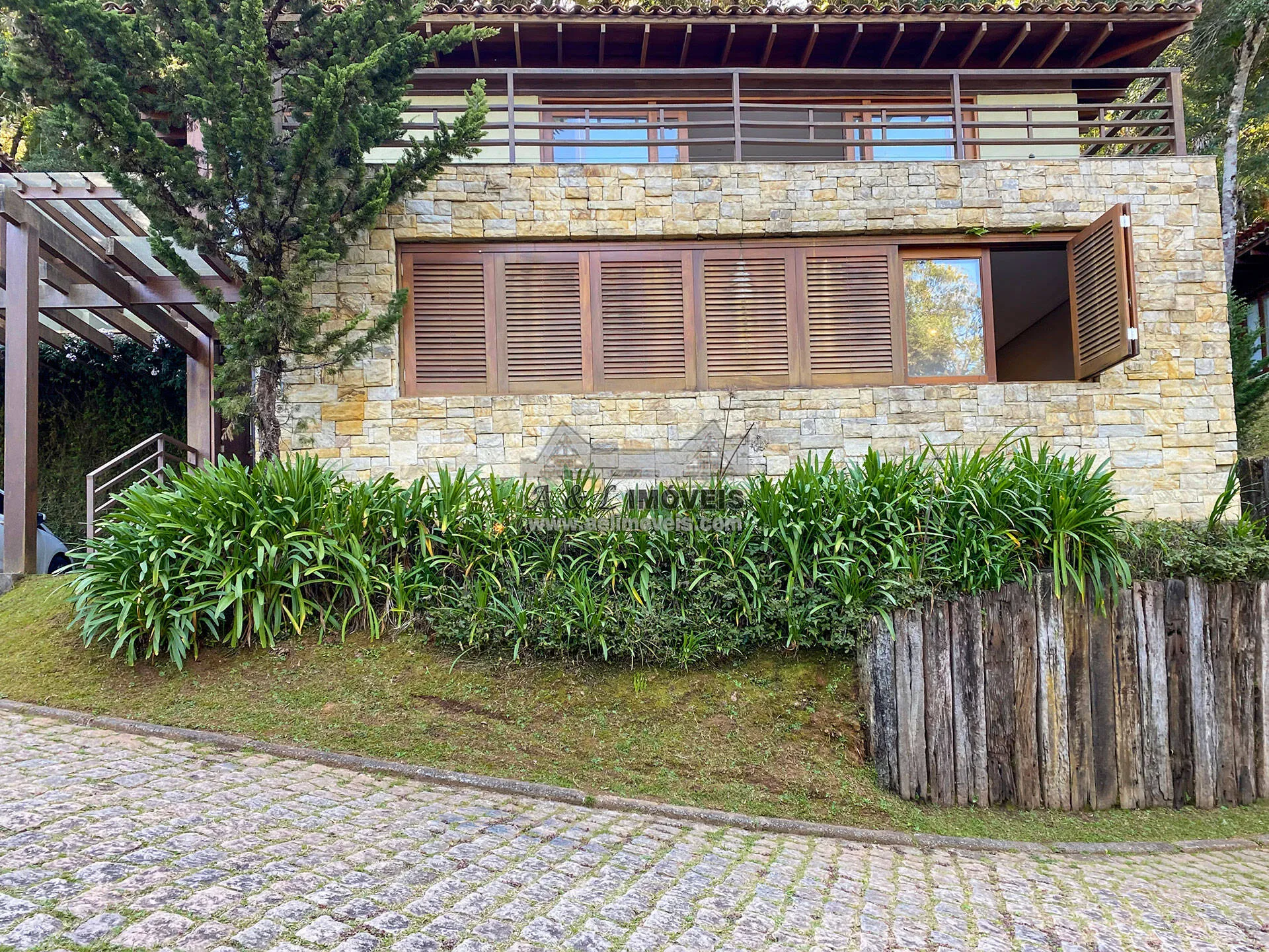 Imagem Casa em Campos do Jordão - Com 05 suítes em condomínio exclusivo