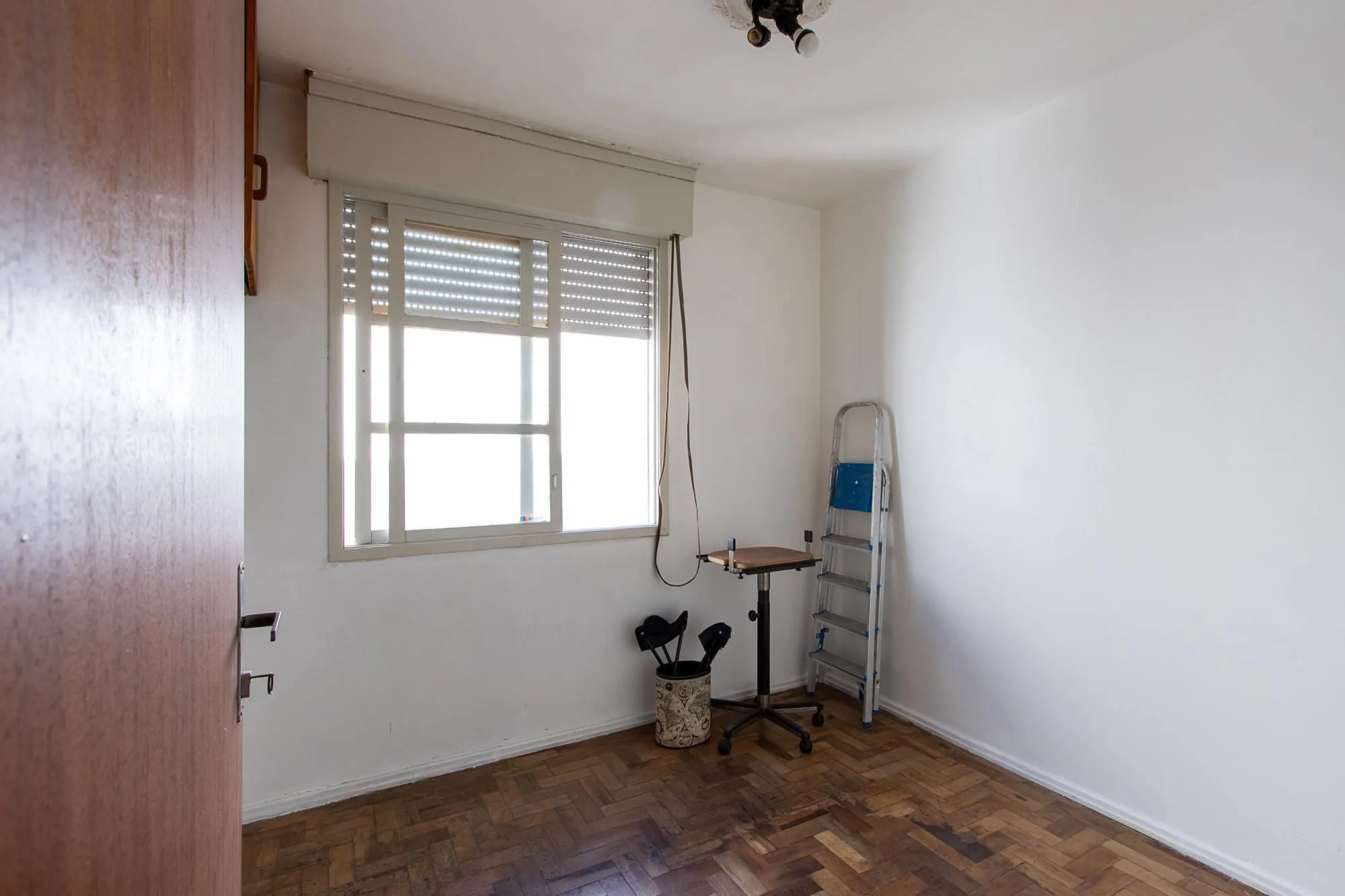 Imagem APARTAMENTO 4 QUARTOS DESOCUPADO - BAIRRO MENINO DEUS