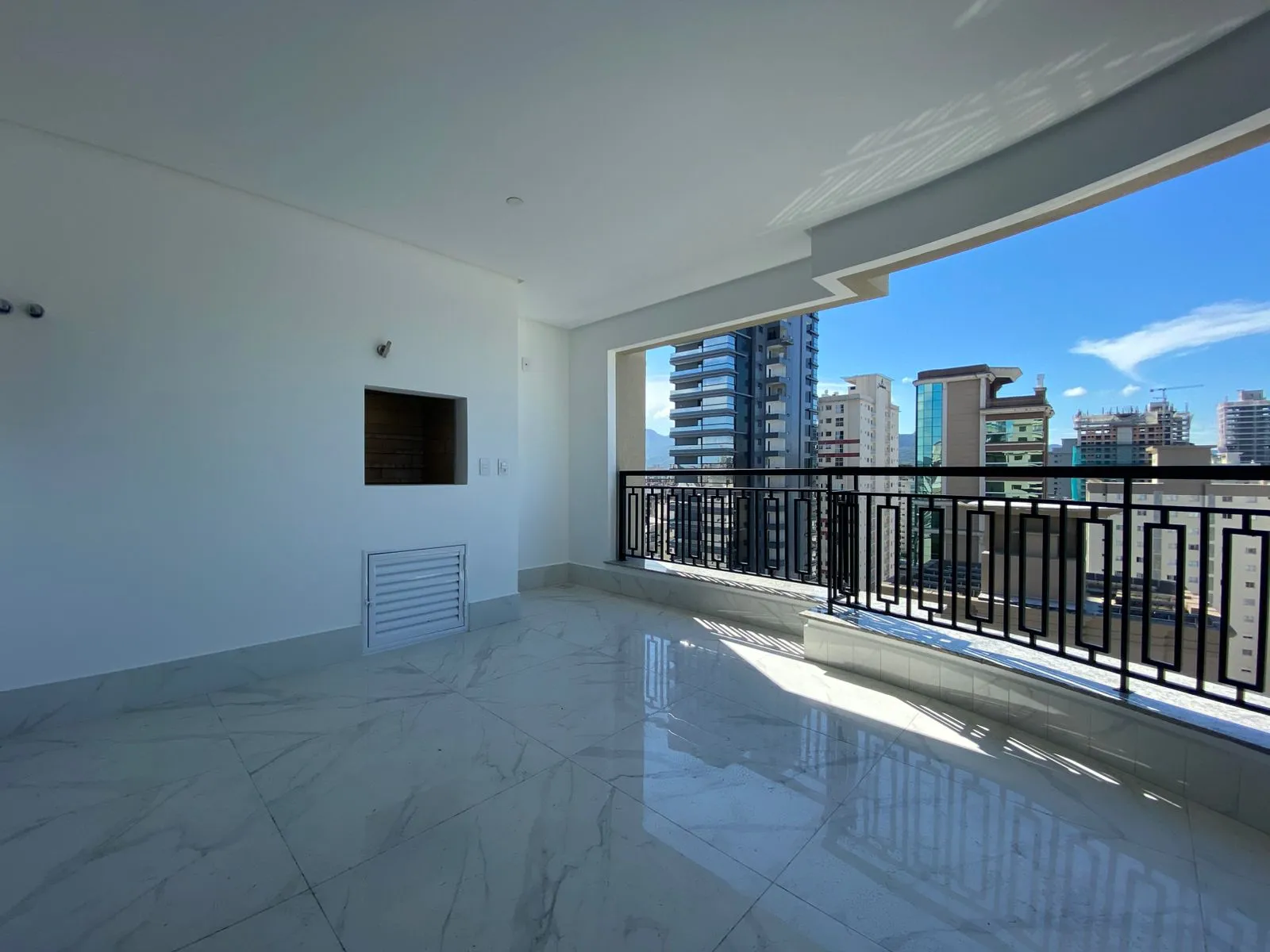 Imagem Apartamento com vista para o mar à venda com 185m2 por R$ 3.690.000,00
