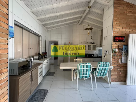 Imagem Maravilhosa Casa à Venda na Martim de Sá - 4 Quartos, 2 Suítes, 3 Salas, 2 Banheiros, 12 Vagas de Garagem, 230 m²!