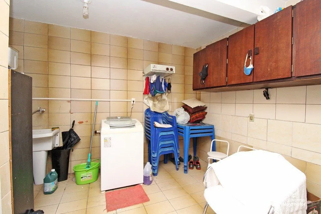 Imagem Casa para Venda - 202m², 4 dormitórios, sendo 1 suites, 3 vagas - Petrópolis