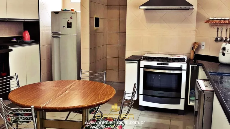 Imagem LINDO SOBRADO 244M², 3 DORMITORIOS COM 1 SUÍTE MASTER E ÓTIMA LOCALIZAÇÃO NO QUINTA DAS VIDEIRAS