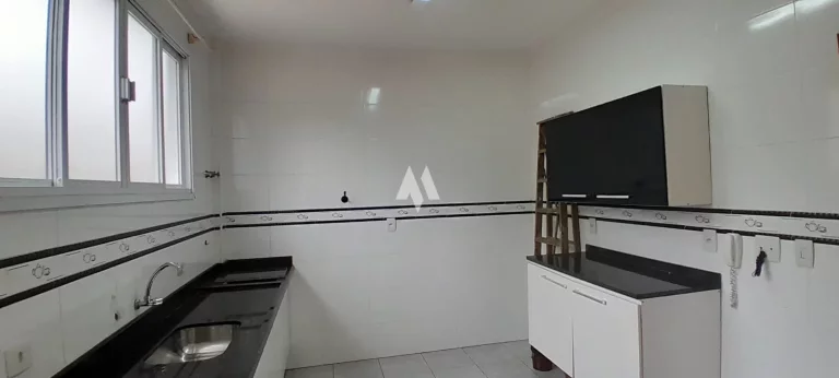Imagem Casa Sobreposta com 03 quartos (01 suíte) - Lavabo- Varanda Gourmet - Bairro Campo Grande