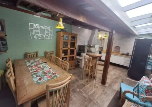 Imagem Sobrado Tríplex Semi mobiliado, 03 quartos c/suíte no Guaira/Água Verde em Curitiba PR