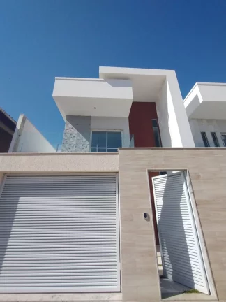 Casa a venda na praia do Morro Guarapari-ES Casa duplex composta por 3 suítes sendo uma Suite master com Closet e 2 vagas de garagem