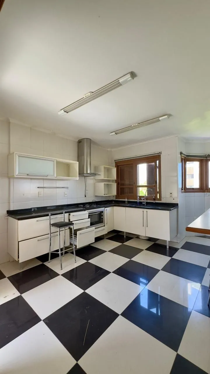 Imagem MÁFFER IMÓVEIS ALUGA Magnífico apartamento de 4 dormitórios - Auxiliadora | Porto Alegre Rua General Couto de Magalhães 2 vagas de garagem Vista espetacular para o Guaíba