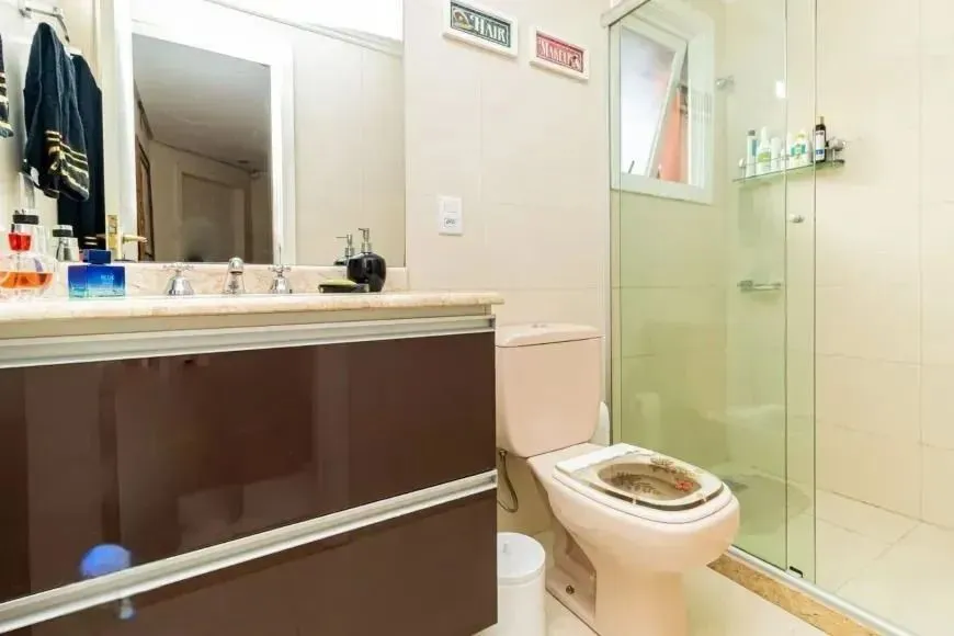 Imagem Casa com 214m², localizado no bairro Vila Jardim em Porto Alegre/RS.