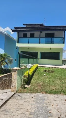 Imagem LOCAÇÃO DE SOBRADO NO CONDOMÍNIO ARUJÁ V, EM ARUJÁ/SP, 300m² com 3 quartos, suíte. CONSULTE-NOS.