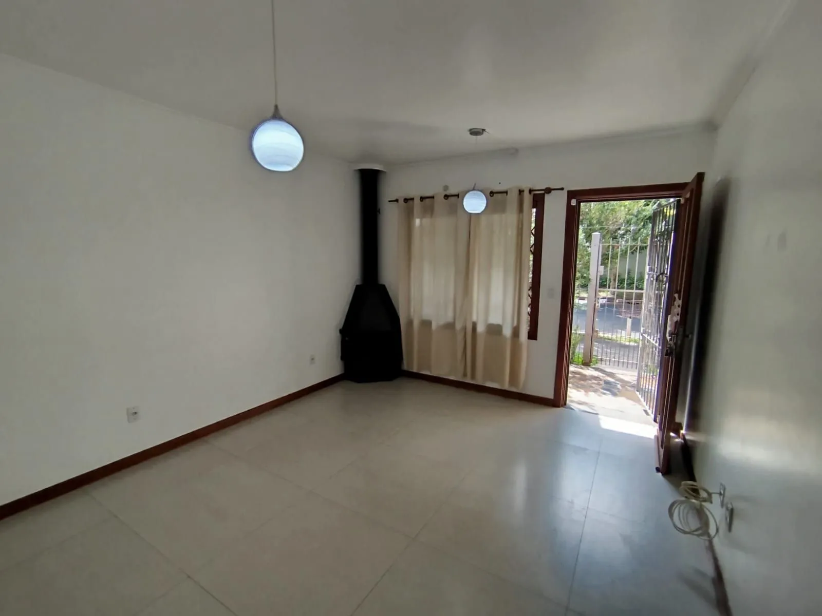 Imagem Casa com 03 quartos e 01 vaga no Bairro Cristal