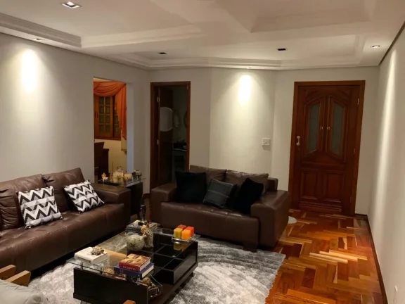 Imagem Residência em condomínio fechado.