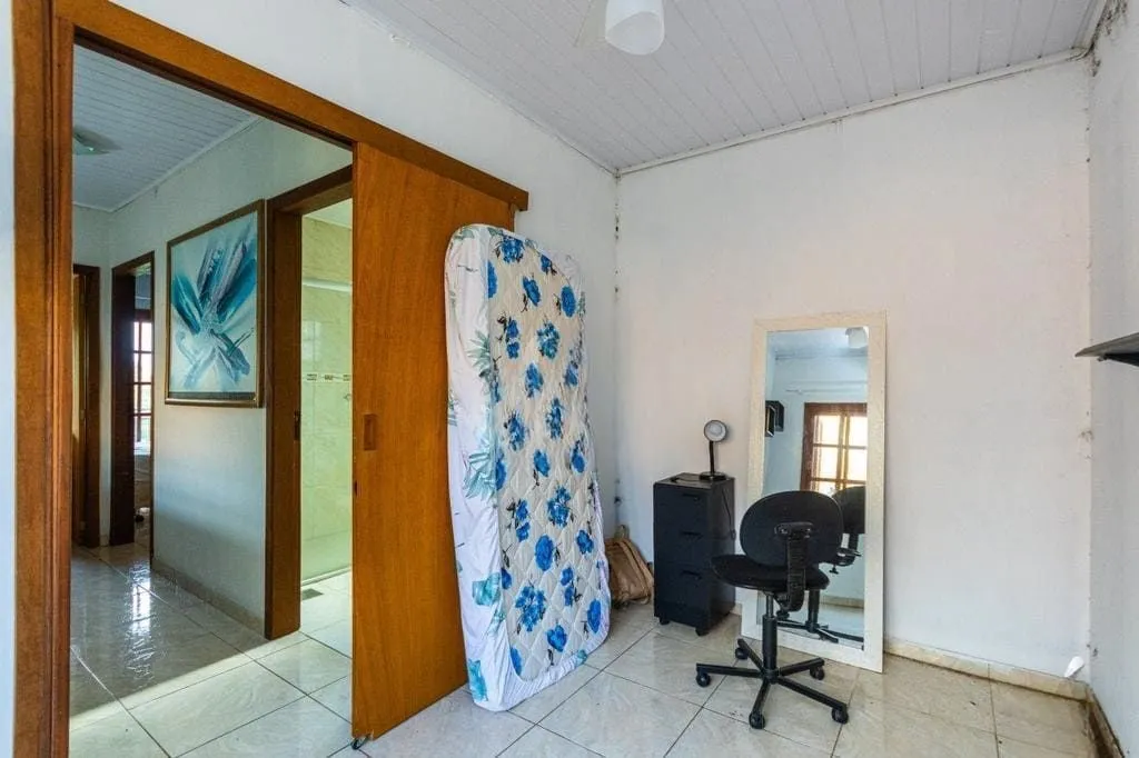 Imagem Casa de 3 dormitórios no Bairro Lomba do Pinheiro - Porto Alegre