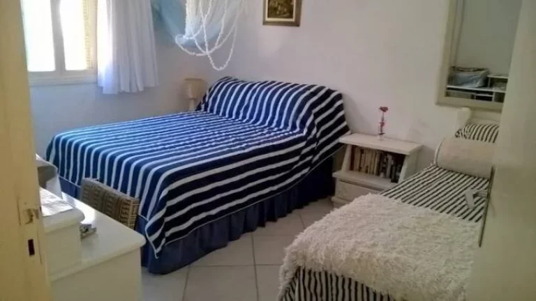 Imagem LINDA CASA EM DOIS LOTES COM BELA PISCINA E PAISAGISMO