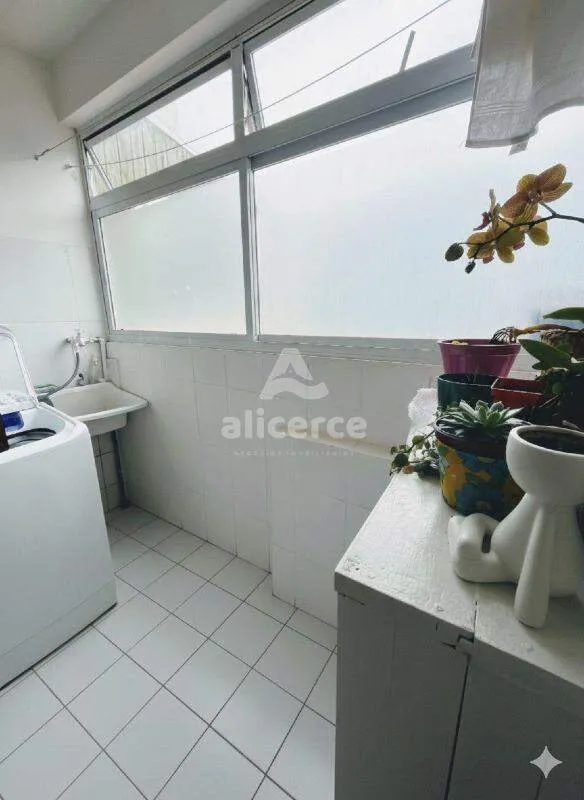 Imagem Apartamento à Venda | 2 Dormitórios | 74 m² | Balneário do Estreito - Florianópolis/SC
