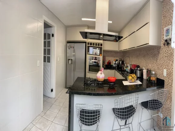 Imagem Sobrado a venda 03 quartos c/2 suítes no Xaxim em Curitiba PR