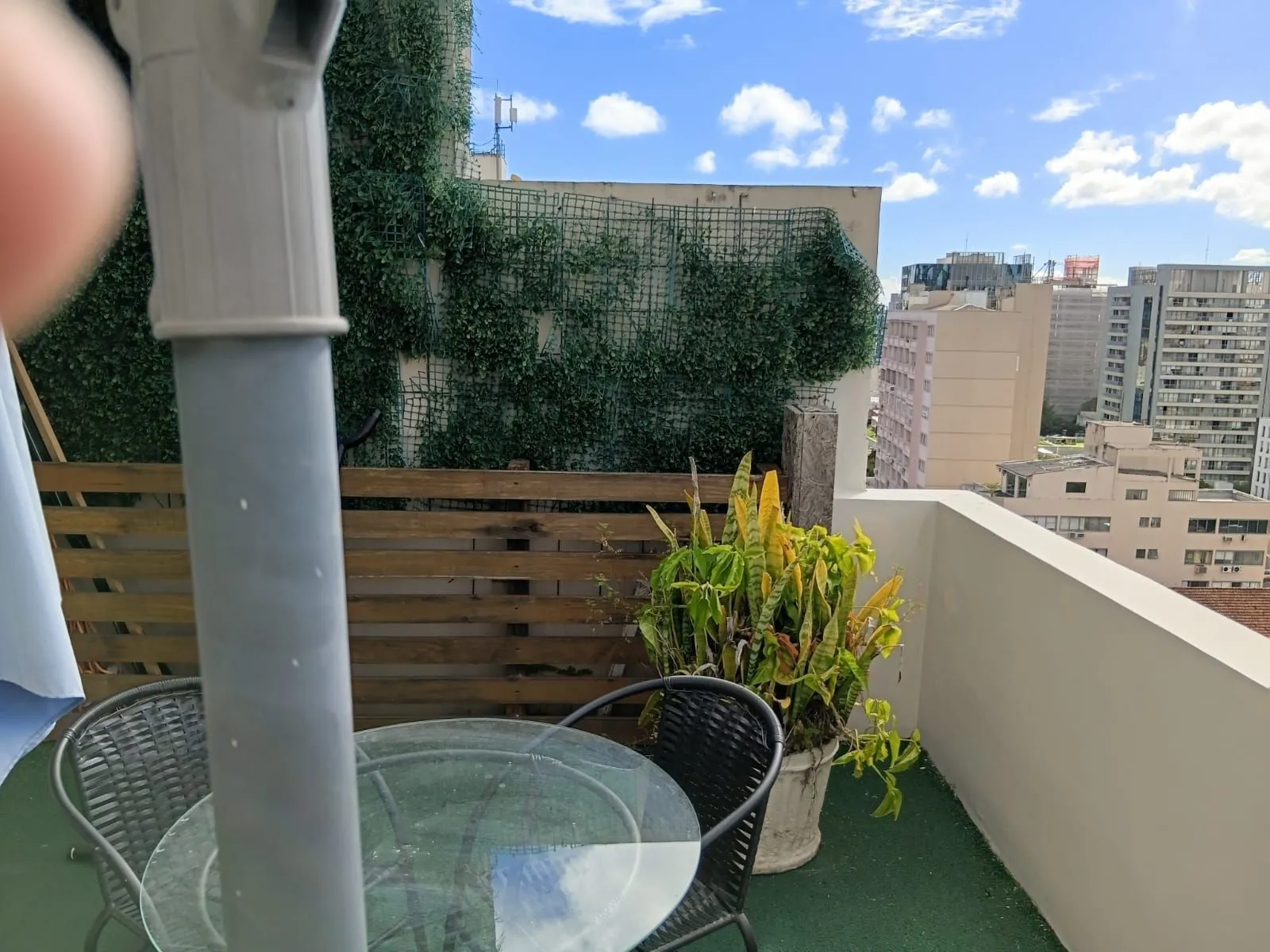 Imagem Vende-se cobertura comercial com Terraço - Moinhos de Vento